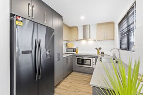 Perth Airport Hideaway