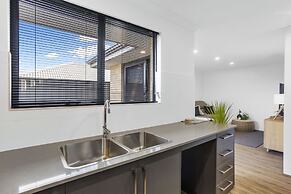 Perth Airport Hideaway