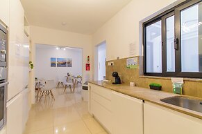 Villa Swieqi with shared room nb3