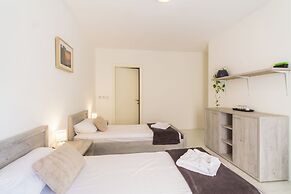 Villa Swieqi with shared room nb3