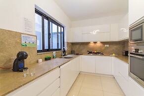 Villa Swieqi with shared room nb3