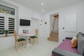 Central Kraków Apartment by Renters