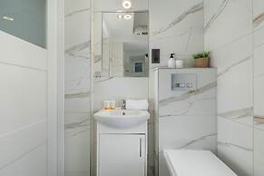 Central Kraków Apartment by Renters