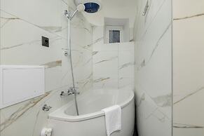 Central Kraków Apartment by Renters