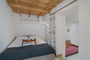 Central Kraków Apartment by Renters