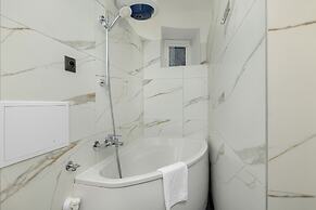 Central Kraków Apartment by Renters