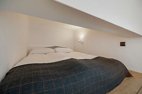 Central Kraków Apartment by Renters