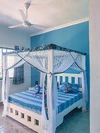 PINEAPPLE HOUSE