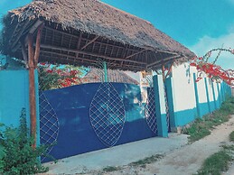 PINEAPPLE HOUSE