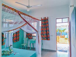 PINEAPPLE HOUSE
