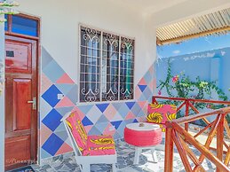 PINEAPPLE HOUSE