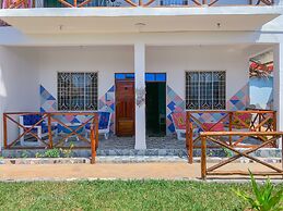PINEAPPLE HOUSE