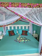 PINEAPPLE HOUSE