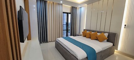 Luxurious 3-bhk Highly Secured & Close to Airport