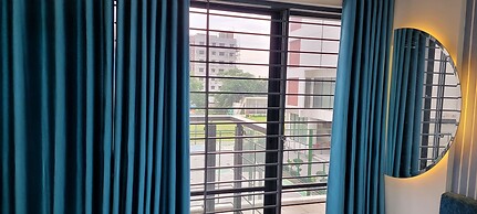 Luxurious 3-bhk Highly Secured & Close to Airport