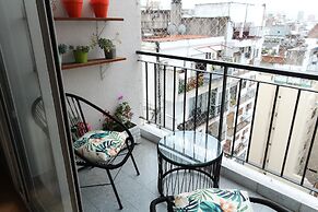 Luminoso Depto. Piso Alto con balcon 4p