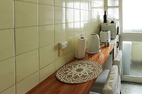 Luminoso Depto. Piso Alto con balcon 4p