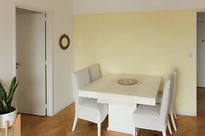 Luminoso Depto. Piso Alto con balcon 4p