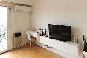 Luminoso Depto. Piso Alto con balcon 4p