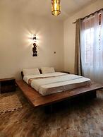 Enchanted Parkland Hills Stays