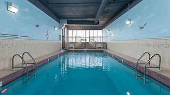 Phoenix Iii 3051 3 Bedroom Condo by Redawning