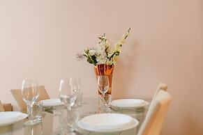 Studio centrum Poznań by Renters