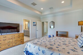 Modern Redington Beach Townhome: Steps to Beach!