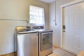 3 Mi to Riverwalk: Pet-friendly Home w/ Yard!