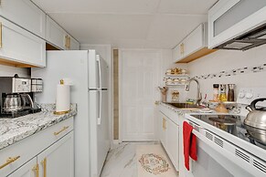 1 Mi to Downtown: Salem Vacation Rental!