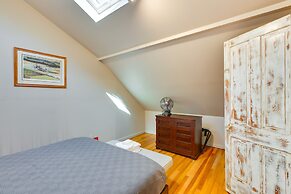 Riverside Retreat w/ Screened Porch: 6 Mi to Taos!