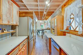 Riverside Retreat w/ Screened Porch: 6 Mi to Taos!