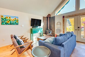 Riverside Retreat w/ Screened Porch: 6 Mi to Taos!