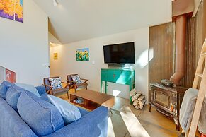 Riverside Retreat w/ Screened Porch: 6 Mi to Taos!