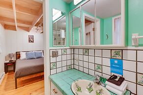 Riverside Retreat w/ Screened Porch: 6 Mi to Taos!