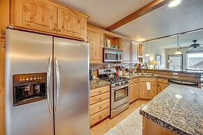 6 Mi to Winter Park Resort: Townhome w/ Hot Tub!