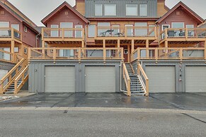 6 Mi to Winter Park Resort: Townhome w/ Hot Tub!