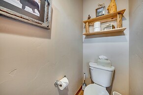 6 Mi to Winter Park Resort: Townhome w/ Hot Tub!