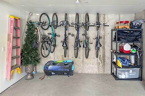 6 Mi to Winter Park Resort: Townhome w/ Hot Tub!