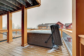 6 Mi to Winter Park Resort: Townhome w/ Hot Tub!