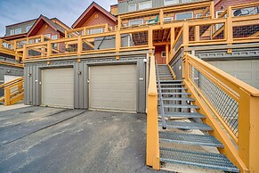 6 Mi to Winter Park Resort: Townhome w/ Hot Tub!