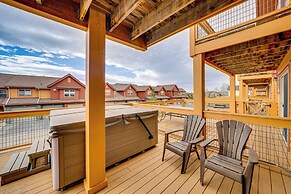 6 Mi to Winter Park Resort: Townhome w/ Hot Tub!