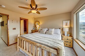 6 Mi to Winter Park Resort: Townhome w/ Hot Tub!