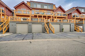 6 Mi to Winter Park Resort: Townhome w/ Hot Tub!