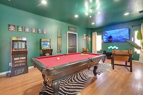 Luxury Goodyear Home w/ Private Pool + Pickleball!