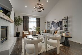 Luxury Goodyear Home w/ Private Pool + Pickleball!