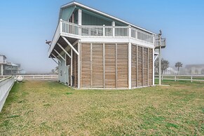 Oceanfront Crystal Beach Vacation Home w/ Deck!