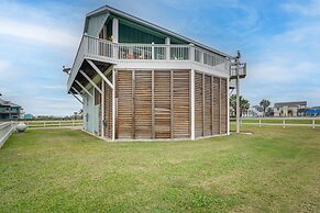 Oceanfront Crystal Beach Vacation Home w/ Deck!