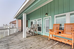 Oceanfront Crystal Beach Vacation Home w/ Deck!