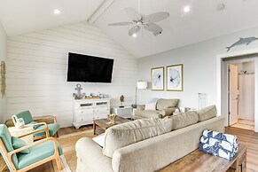 Oceanfront Crystal Beach Vacation Home w/ Deck!