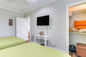 Oceanfront Crystal Beach Vacation Home w/ Deck!